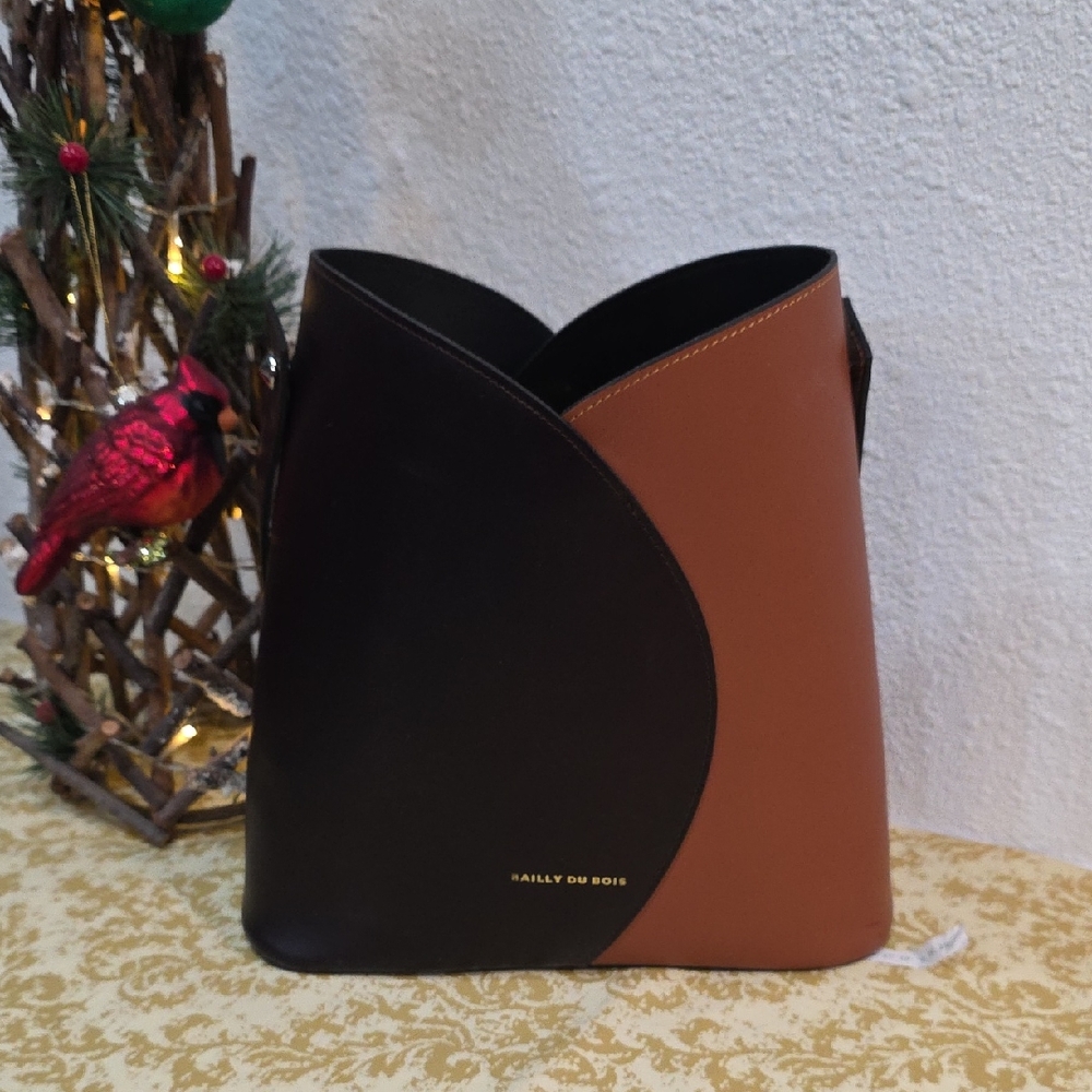Bailly Du Bois The Bucket bag in brown and tan leather.